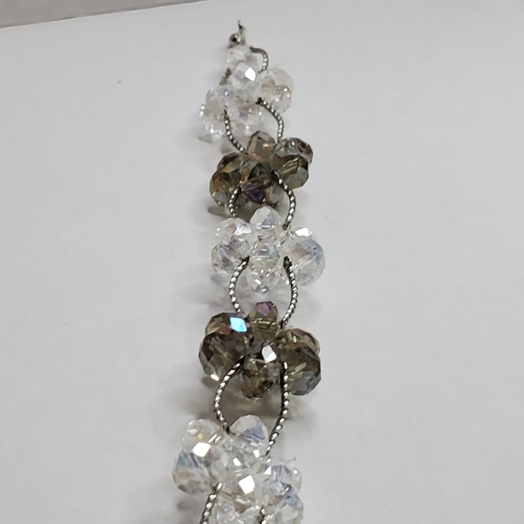 White and gray crystal flower bead bracelet - Picture 6 of 6